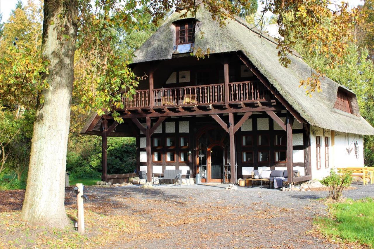 Ruhe Unter Reet-Haus Mit Sauna, Whirlpool Und Kamin Gnarrenburg 외부 사진