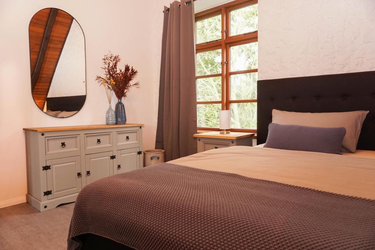 Ruhe Unter Reet-Haus Mit Sauna, Whirlpool Und Kamin Gnarrenburg 외부 사진