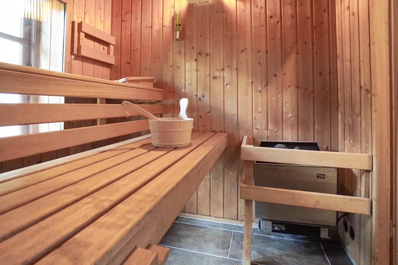Ruhe Unter Reet-Haus Mit Sauna, Whirlpool Und Kamin Gnarrenburg 외부 사진